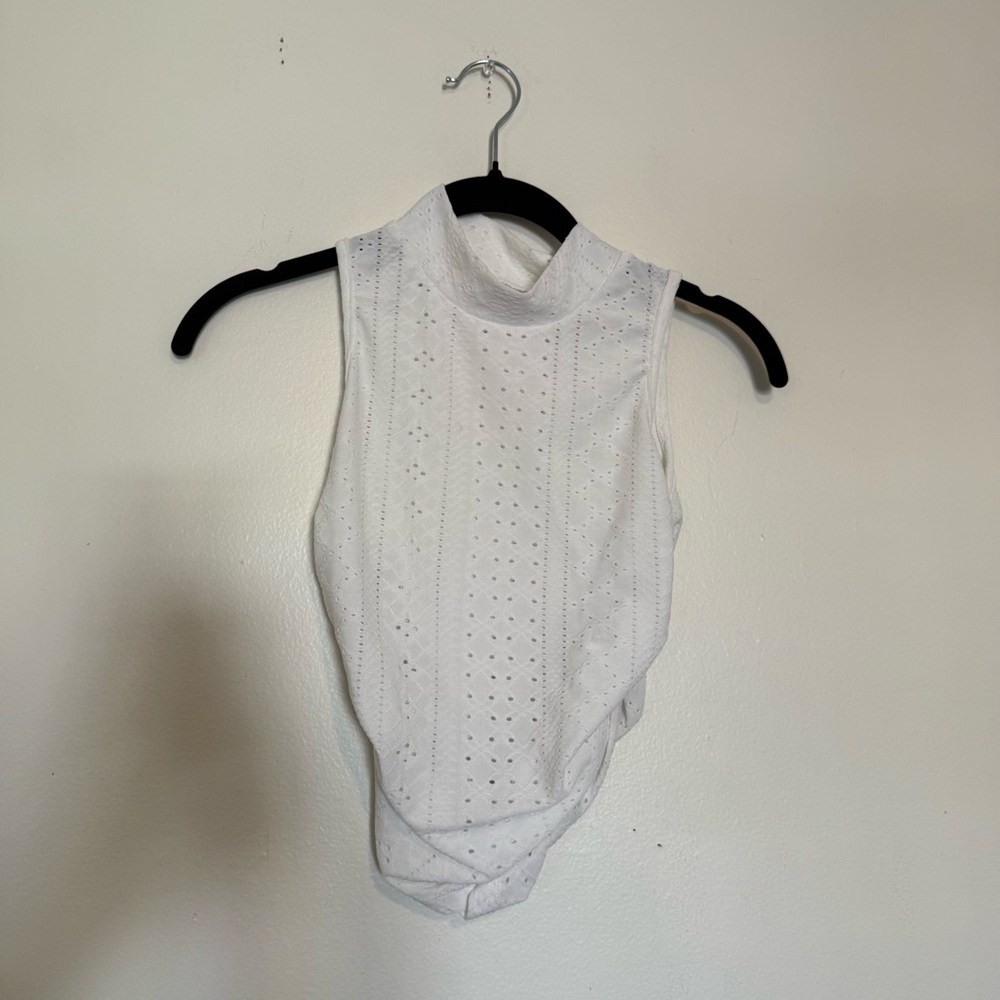 Elegant White Sleeveless Cropped Tank Top